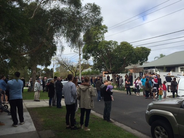 Highett: 34 Marchant St (Adam Gillon, Buxton), under hammer $1.435m, 3 bidders