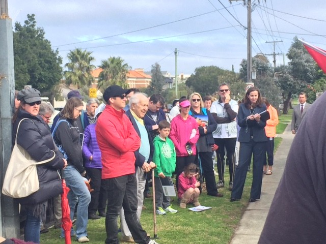 Hampton: 43 Ludstone St (Robin Parker, Marshall White), under hammer, $1.809m, 4 bidders